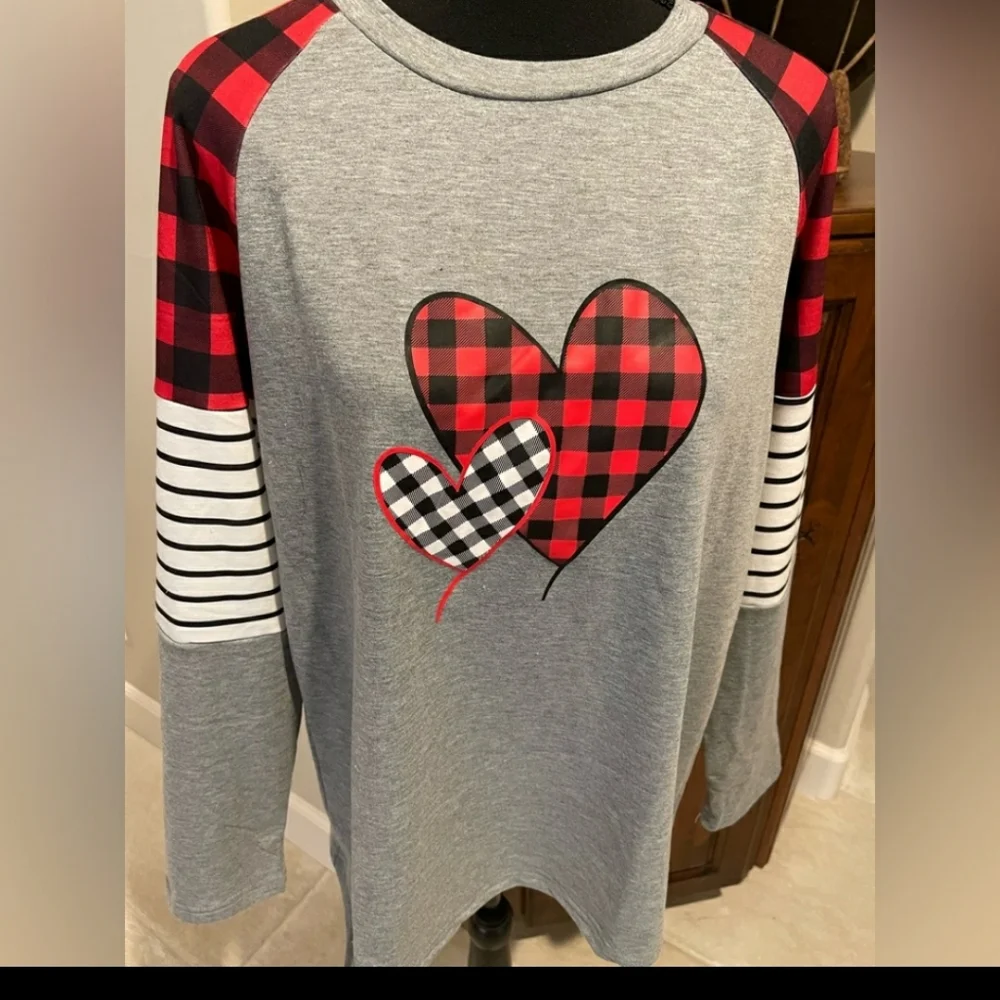 Buffalo Print Hearts Christmas Top - Picture 7 of 9